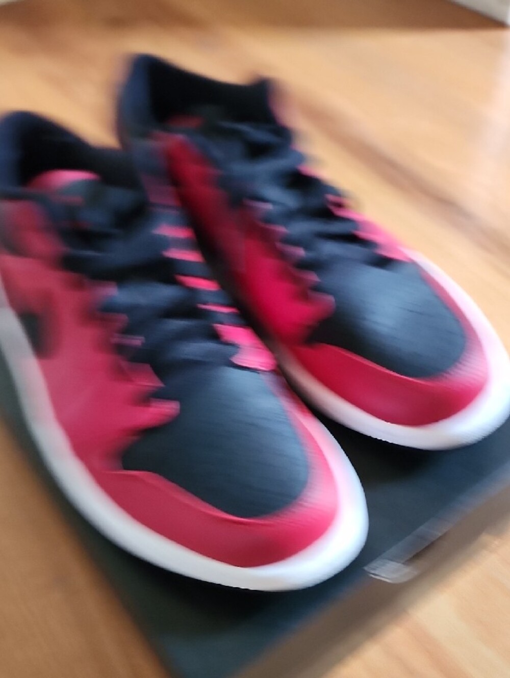 Nike Air Jordan 1 Low - Red & Black - Picture 3 of 6